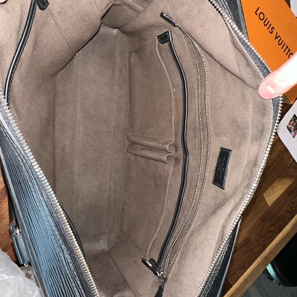 Louis Vuitton Epi Porte briefcase in very nice condition. - Picture 3 of 3